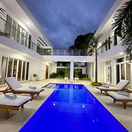 Lux Villa Tumbak Bayuh